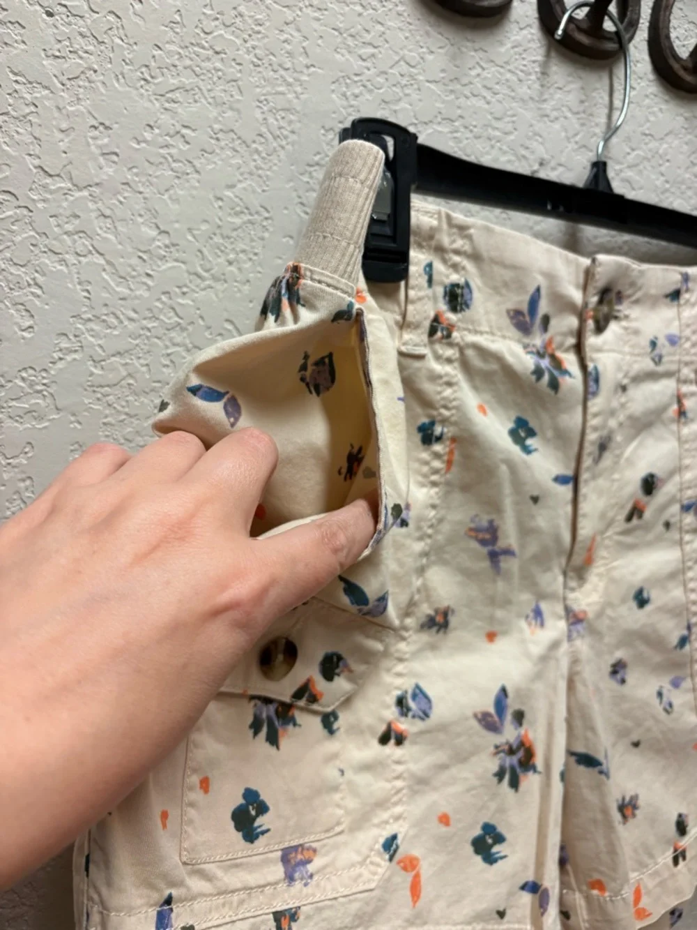 Women's Sonoma Butter Yellow Floral Utility Shorts NWT Size 10 - Picture 2 of 10